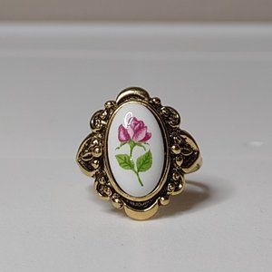 Avon Gold Tone Oval Pink Rose Porcelain Ring